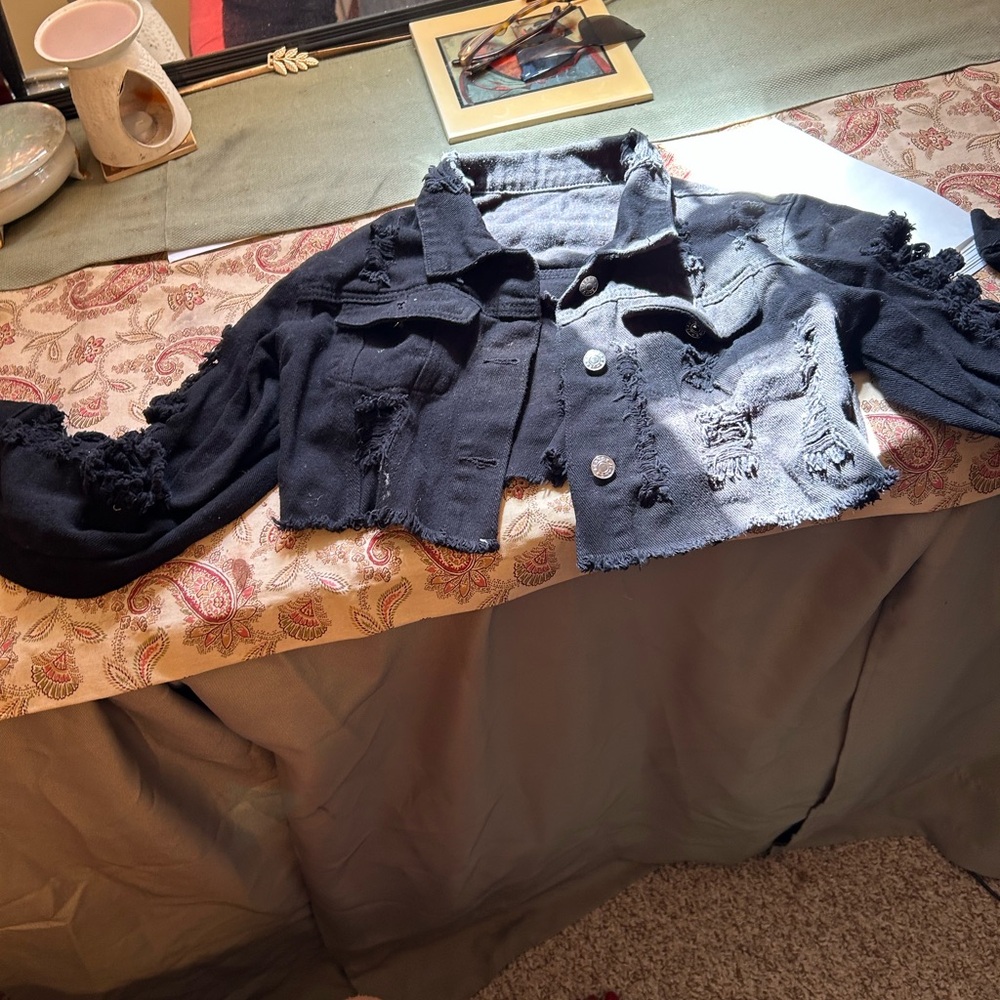 SHEIN Black Distressed Cropped Jean Jacket